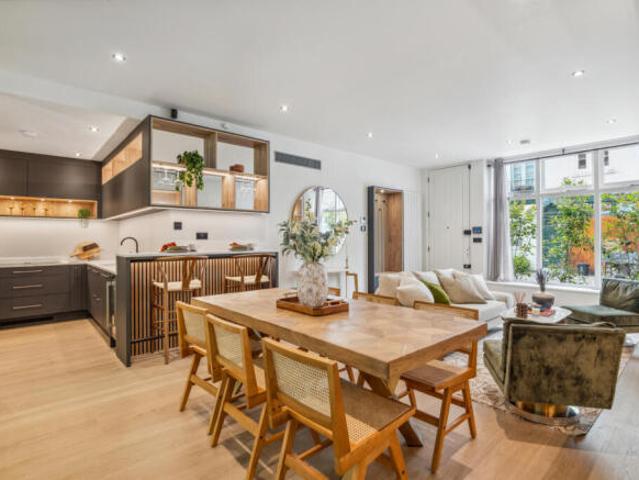 Townhouse for rent in Bare, Lancashire