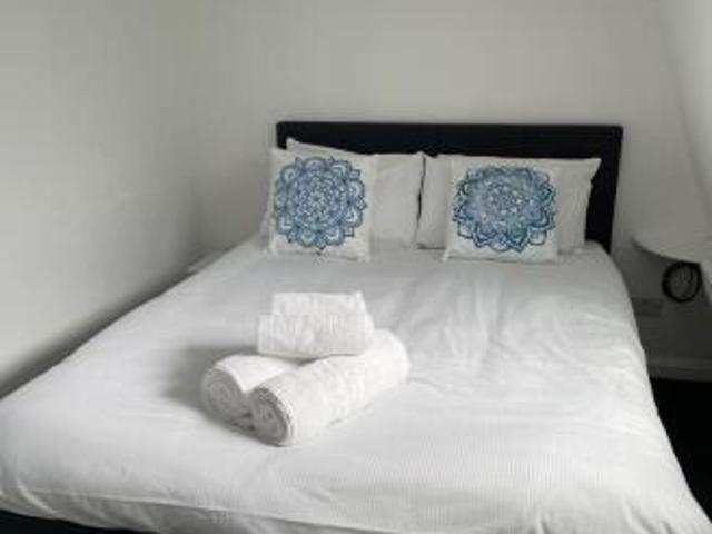 Townhouse for rent in Paddington, Greater London