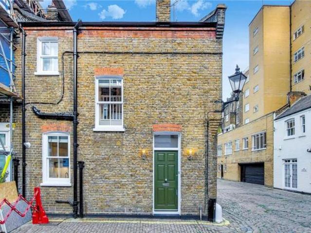 Townhouse for rent in City of Westminster, Greater London