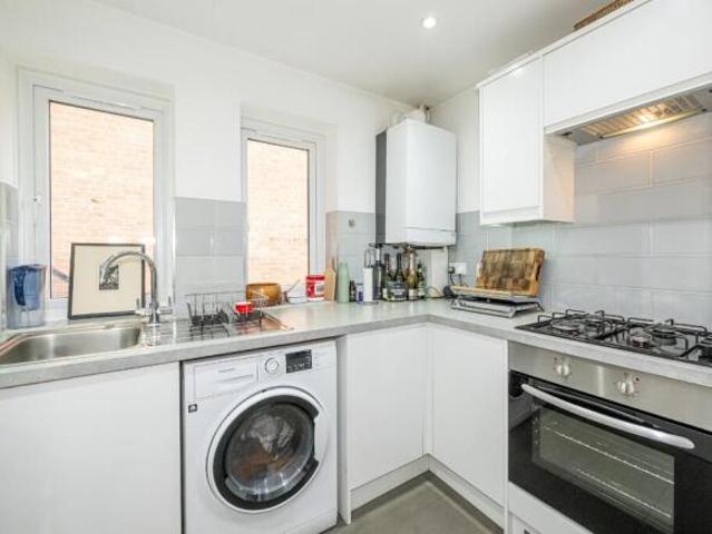 Townhouse for rent in Cat Hill