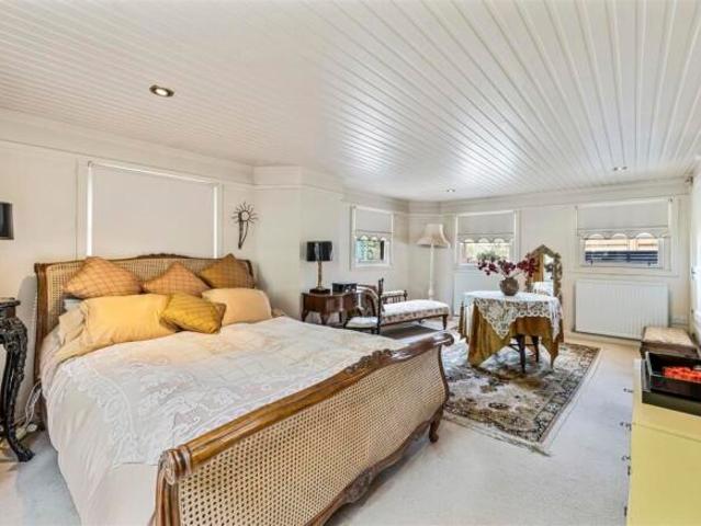 Townhouse for sale in Dowanhill, Scotland