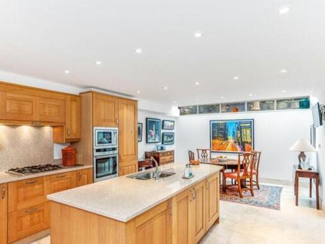 House for sale in Fole, Surrey