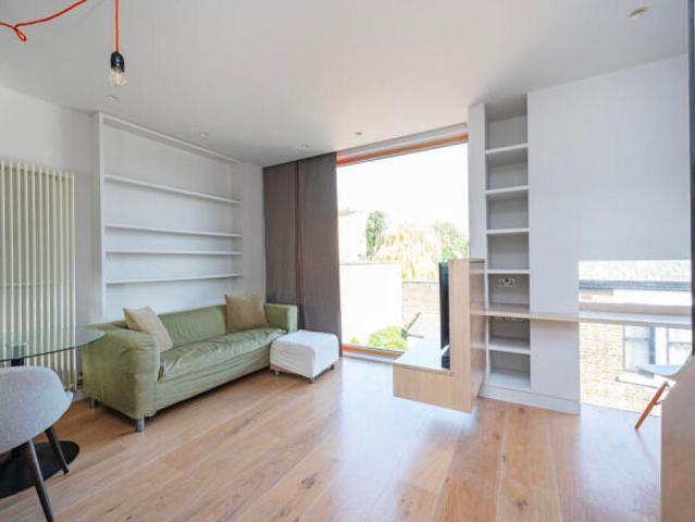 Townhouse for sale in London Borough of Hackney, Greater London