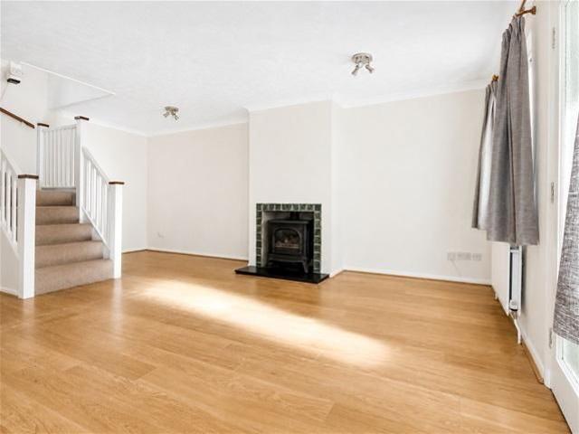 Apartment for rent in Hatching Green, Five Acres