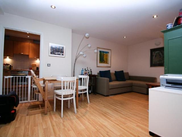 Apartment for rent in Maryland, Greater London