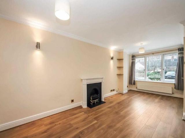Apartment for rent in Pouchen End, Hertfordshire
