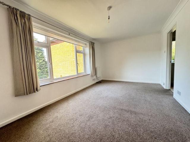 Apartment for rent in Fole, Surrey