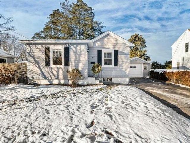 House for sale in Middletown, Newport County
