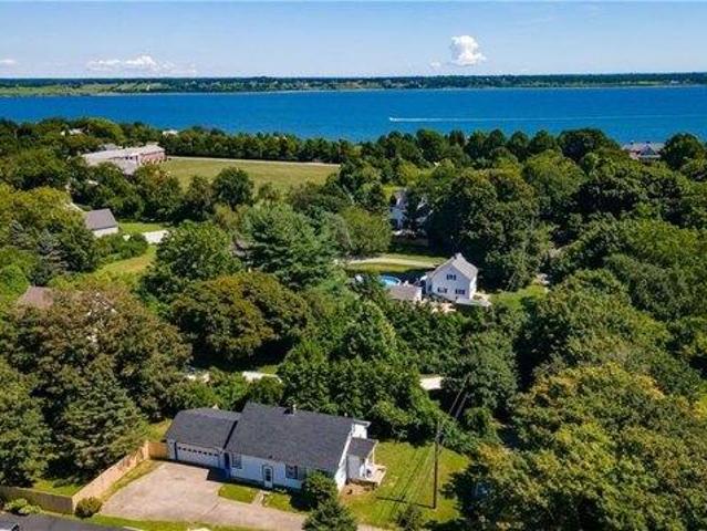 House for sale in Middletown, Newport County