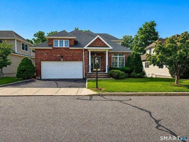 Condo for sale in Baldwins Crossing, Milford