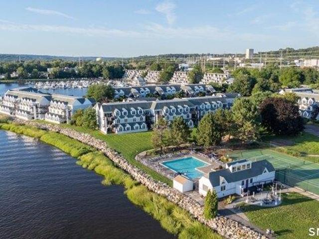 Condo for sale in Milford, South Central Connecticut Planning Region