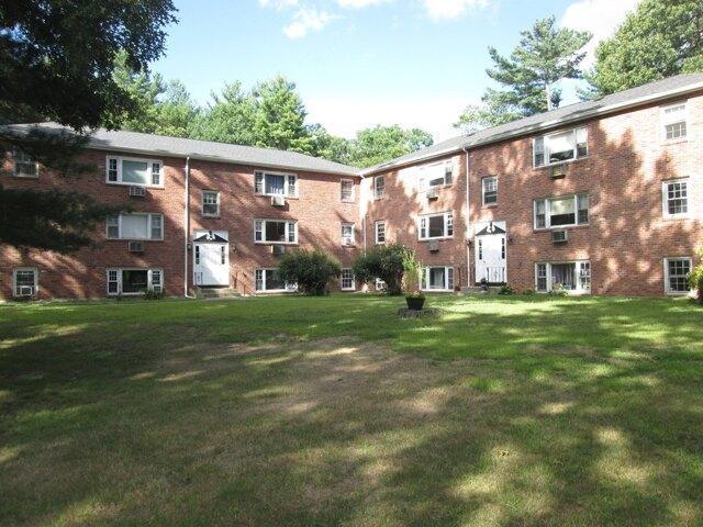 Condo for sale in Clicquot, Millis
