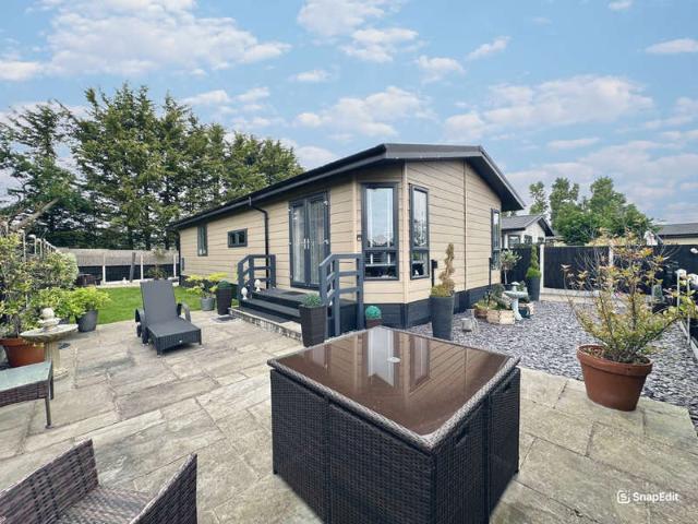 House for sale in Sewardstonebury, Epping