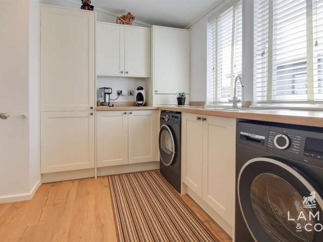 Park Home for sale in Dale Hill, Essex