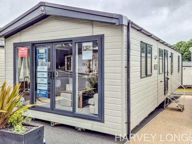 House for sale in Three Beaches, Livermead