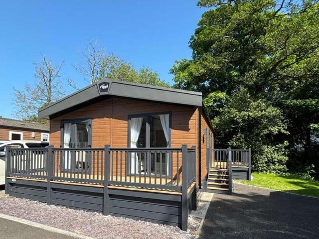 House for sale in Caton, Bare