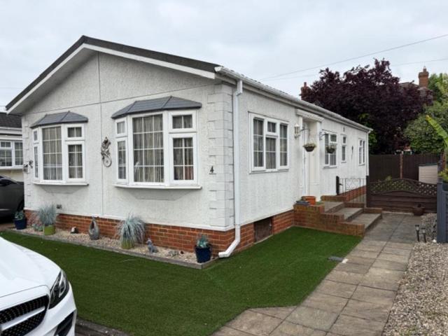 Park Home for sale in Row Town, Surrey