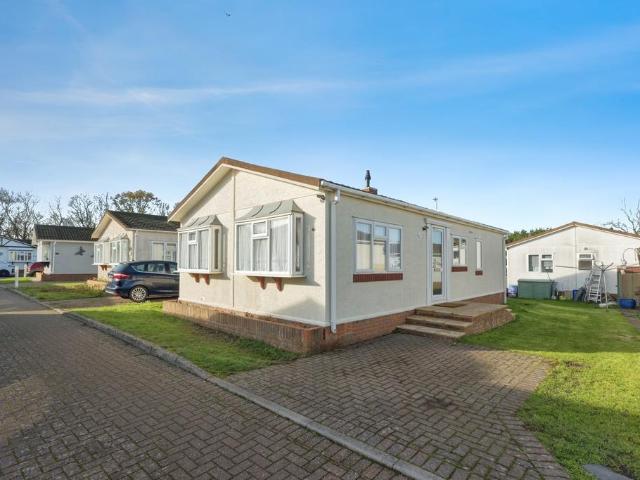 Park Home for sale in The Butts, Kent