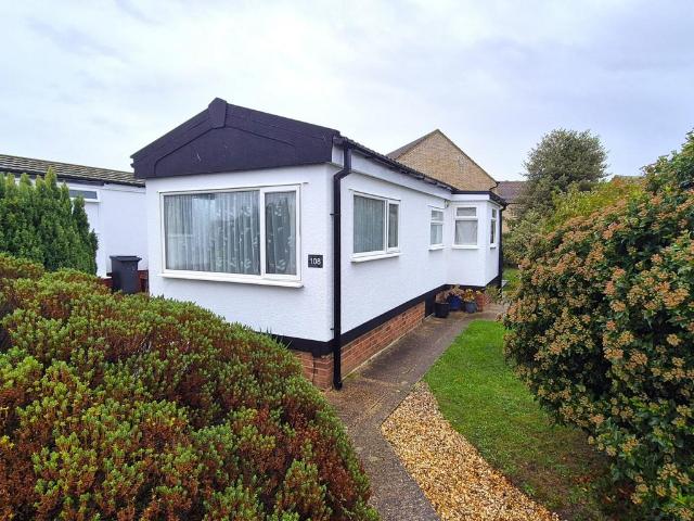 Park Home for sale in Three Star Park, Lower Stondon