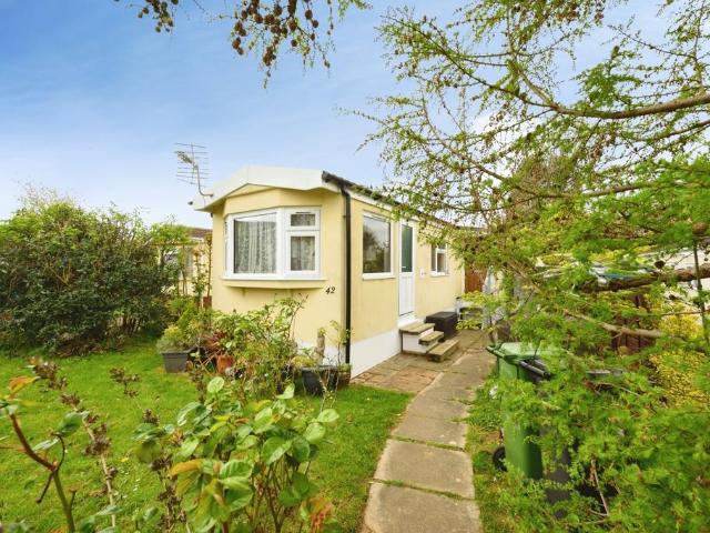 Park Home for sale in Box Hill Village, Pachesham Park