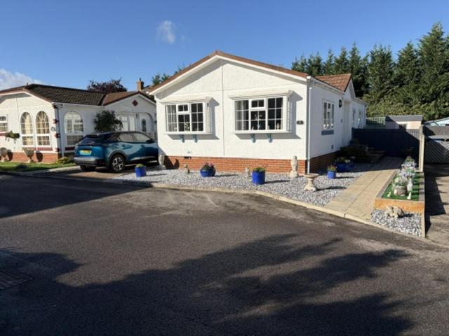 Park Home for sale in Chertsey, Runnymede