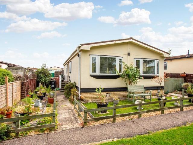 Park Home for sale in Rushden