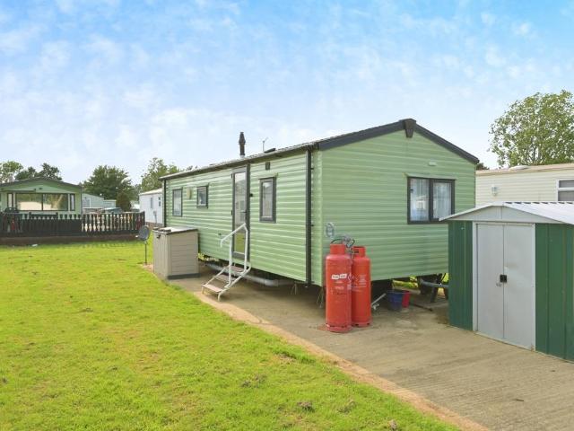 Park Home for sale in Northampton, Northamptonshire