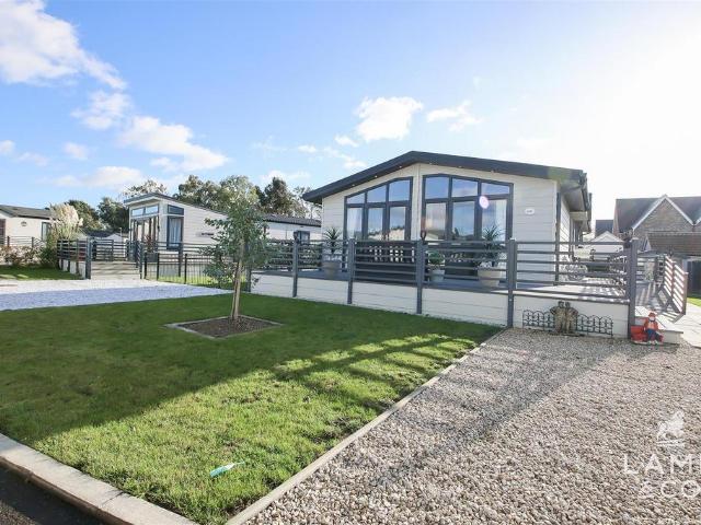Park Home for sale in Dale Hill, Essex