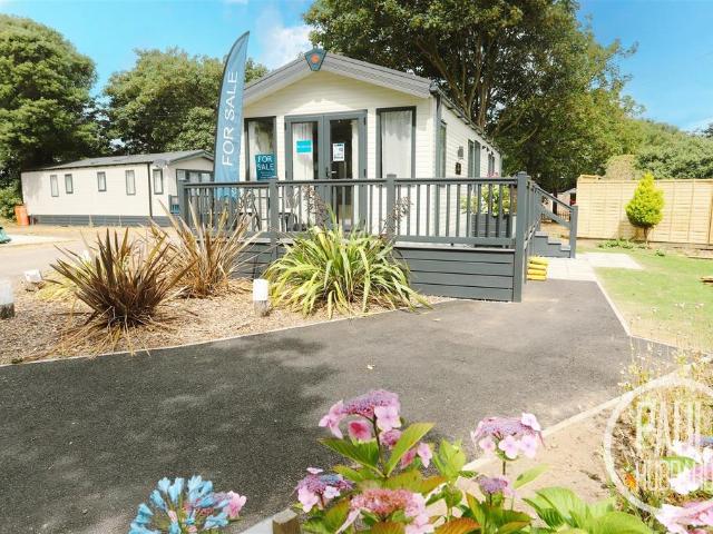 Park Home for sale in Eastbridge, Suffolk