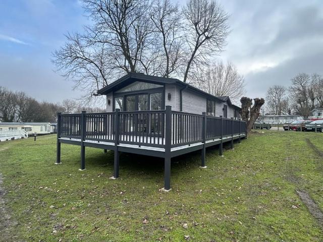 Park Home for sale in Sewardstonebury, Epping