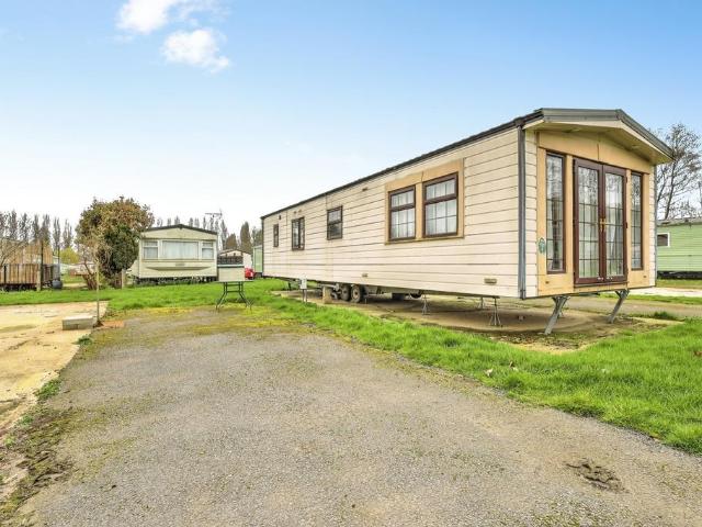 Park Home for sale in Northampton, Northamptonshire