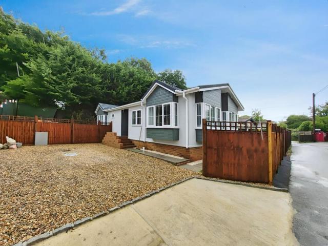 Park Home for sale in Bray Wick, Maidenhead
