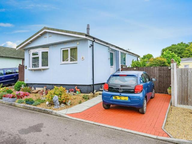 Park Home for sale in Caddington, Bedfordshire