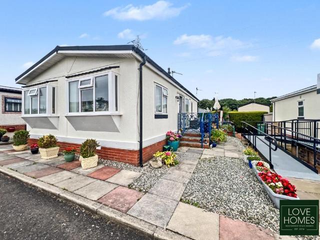 Park Home for sale in Peel Hill, Lancashire