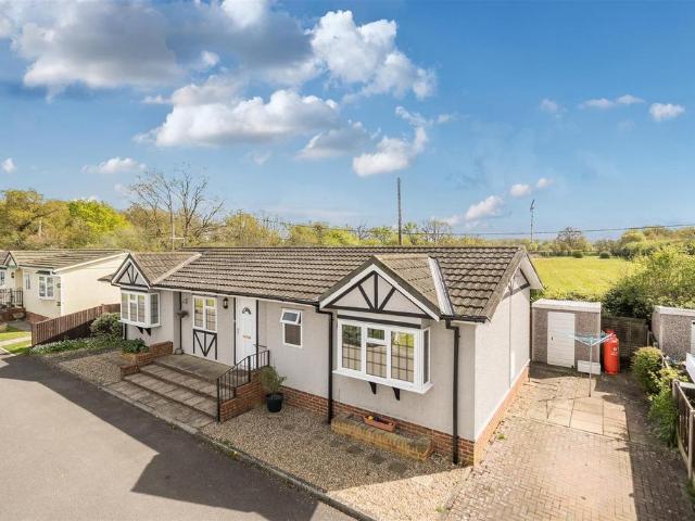Park Home for sale in Midway, Kent