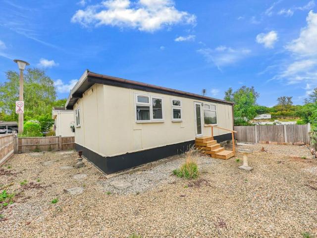 Park Home for sale in Sewardstonebury, Epping Forest