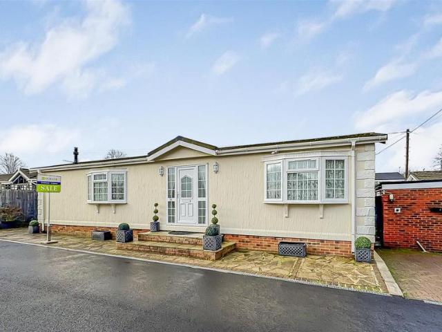 Park Home for sale in Dedworth, Windsor