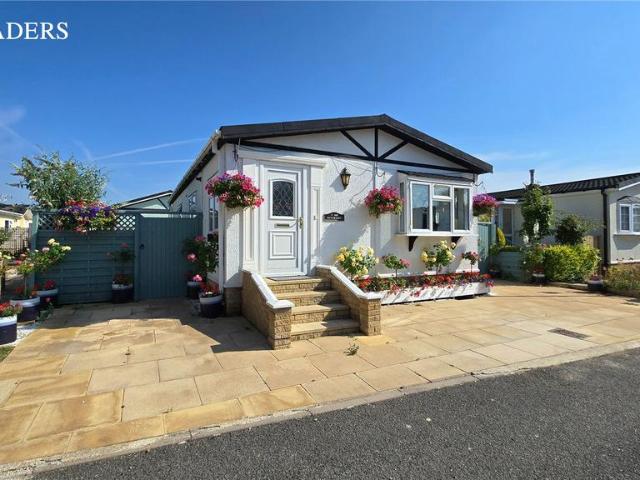 Park Home for sale in Crookhill, Worcestershire