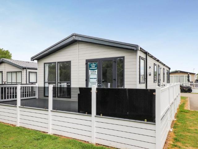 Park Home for sale in Felixstowe, Grange Farm