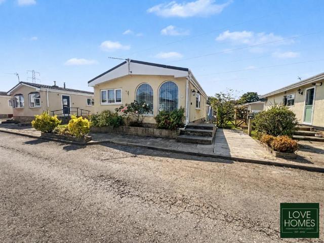 Park Home for sale in Peel Hill, Lancashire