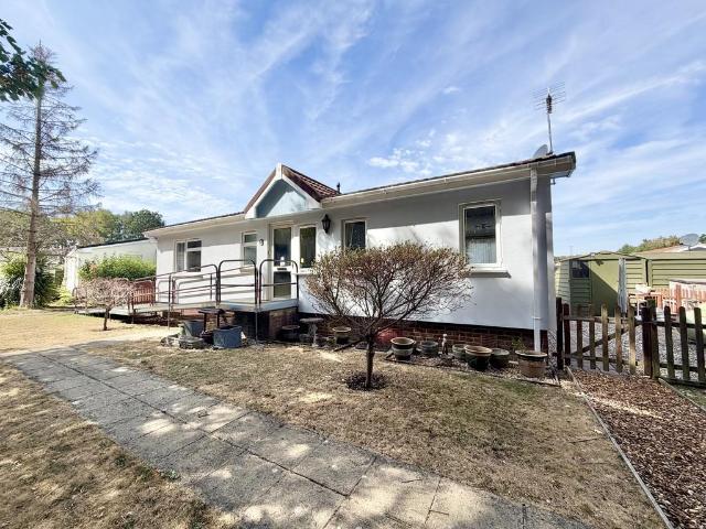 Park Home for sale in Heol-las, Surrey