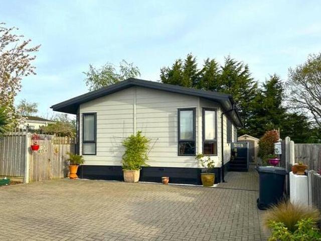House for sale in Sewardstonebury, Epping