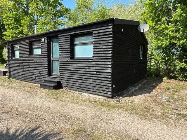 Park Home for rent in Pilgrims' Hatch, Navestock Side