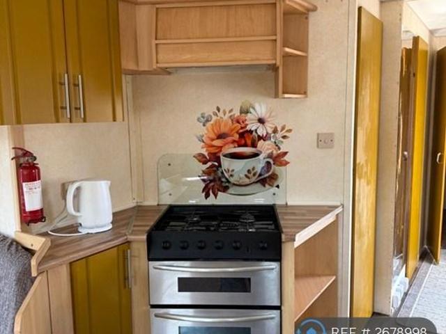 Park Home for rent in Fole, Surrey