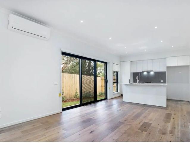 Townhouse for rent in Rowville, Melbourne