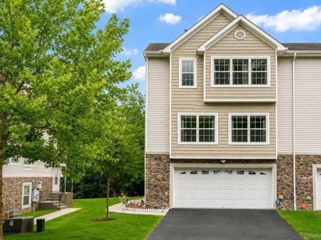 Condo for sale in Monroe, New York
