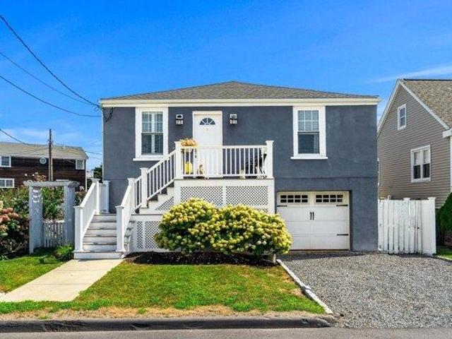 House for sale in Nahant, Essex County