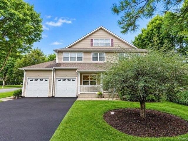 Condo for sale in Smithtown, New York