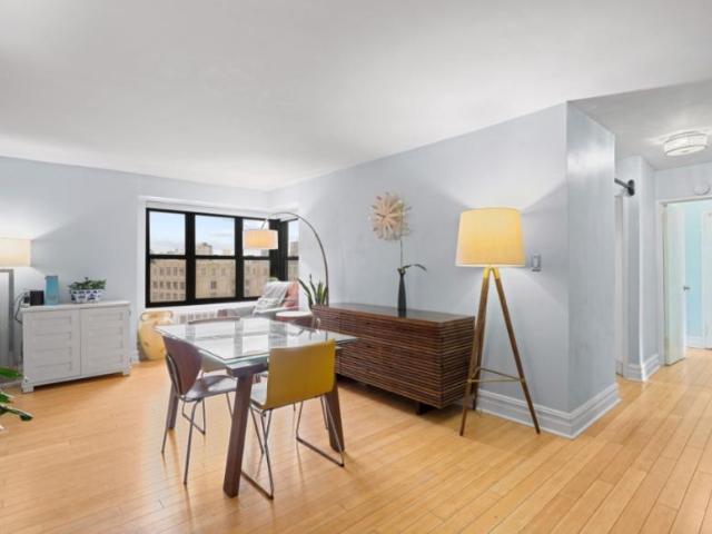 Apartment for sale in Arverne, New York