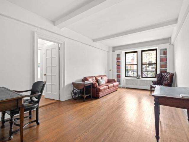 Apartment for sale in Manhattan Community Board 7, New York